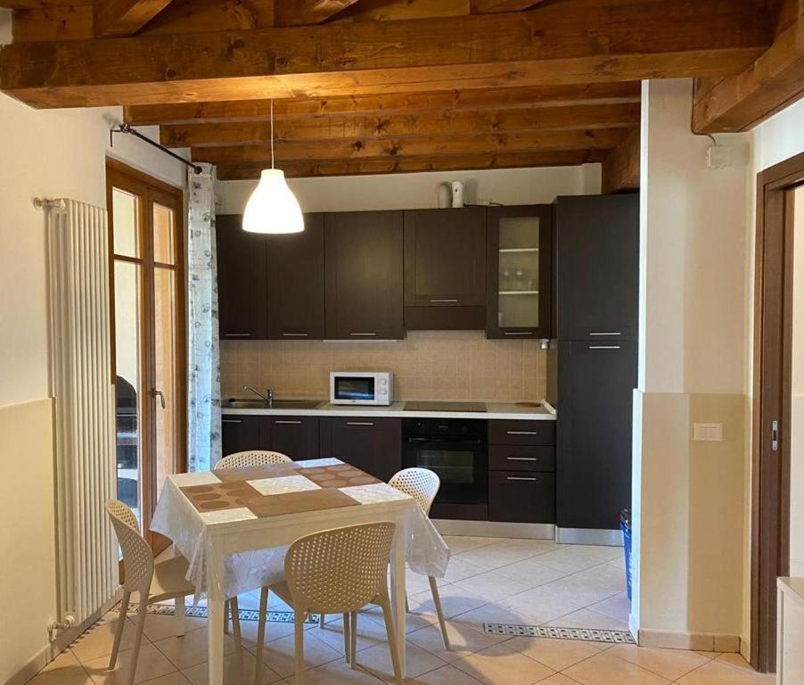 The Flowers - Apartments With Private Garden In Residence With Pool Манерба-дель-Гарда Экстерьер фото