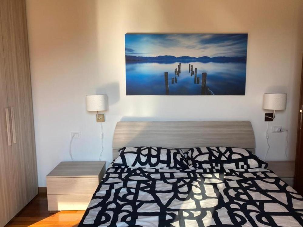 The Flowers - Apartments With Private Garden In Residence With Pool Манерба-дель-Гарда Экстерьер фото