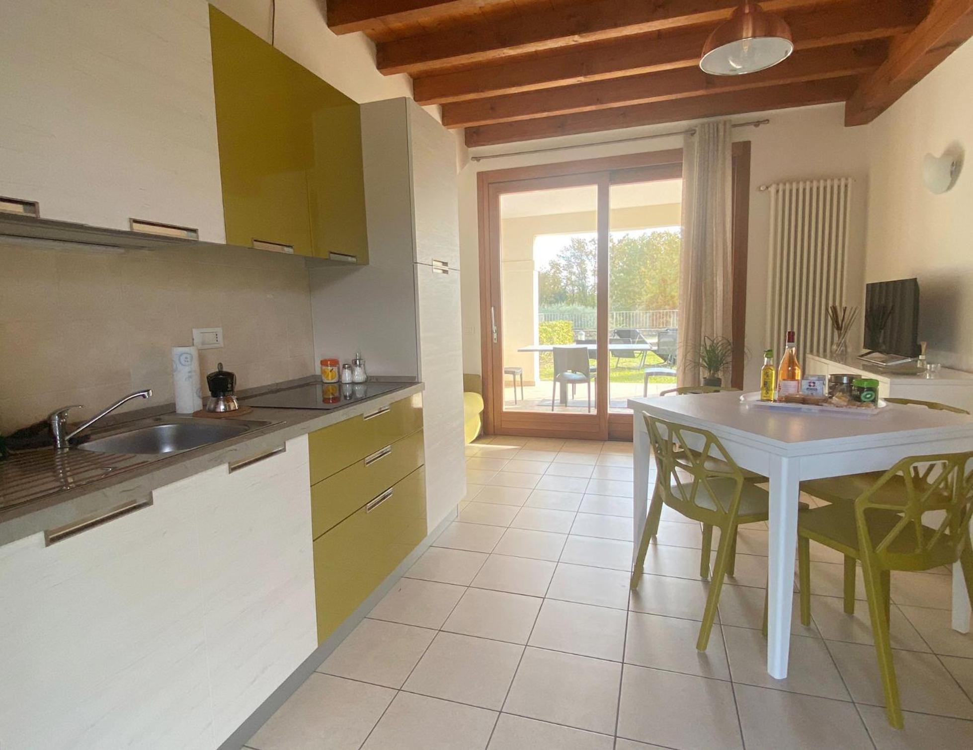 The Flowers - Apartments With Private Garden In Residence With Pool Манерба-дель-Гарда Экстерьер фото
