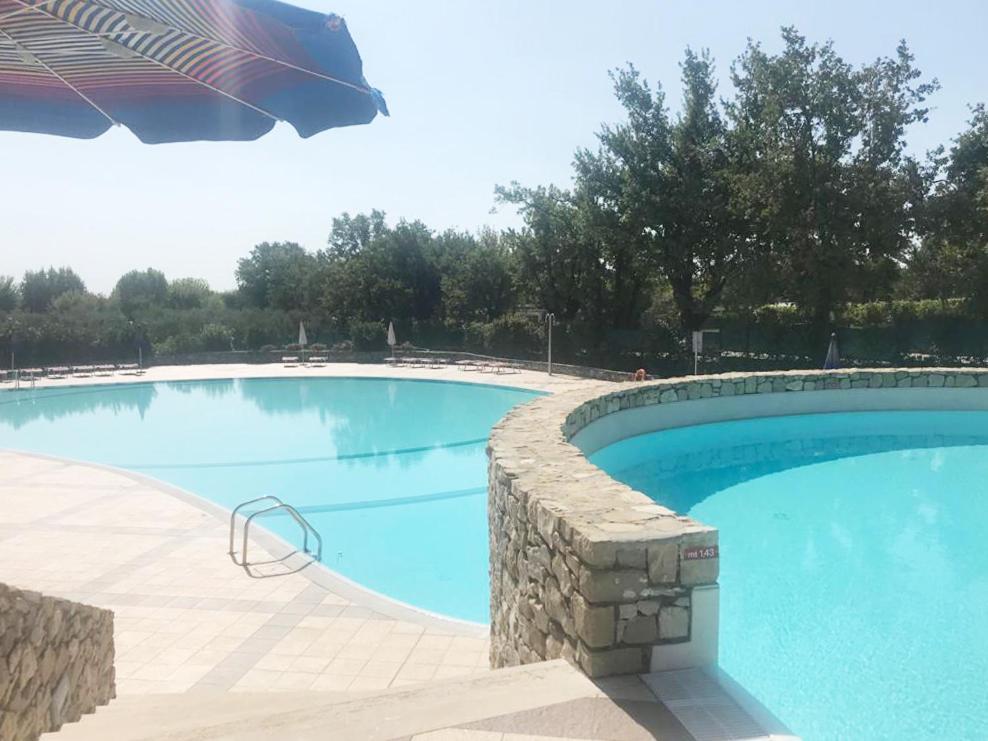 The Flowers - Apartments With Private Garden In Residence With Pool Манерба-дель-Гарда Экстерьер фото