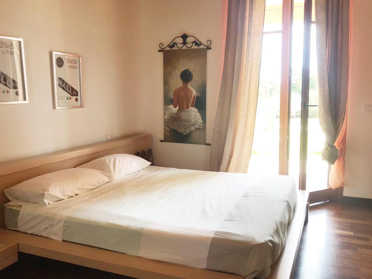 The Flowers - Apartments With Private Garden In Residence With Pool Манерба-дель-Гарда Экстерьер фото