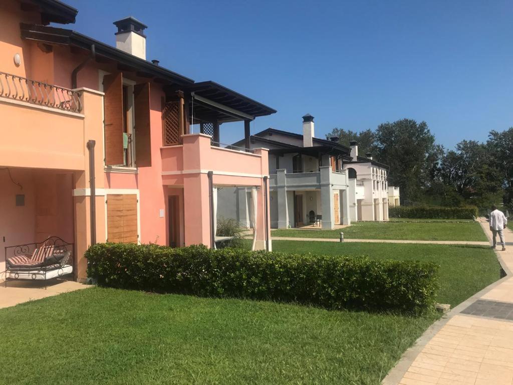 The Flowers - Apartments With Private Garden In Residence With Pool Манерба-дель-Гарда Экстерьер фото