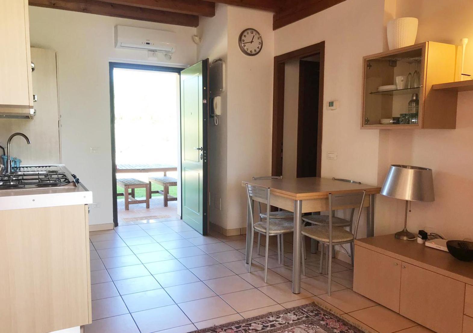 The Flowers - Apartments With Private Garden In Residence With Pool Манерба-дель-Гарда Экстерьер фото