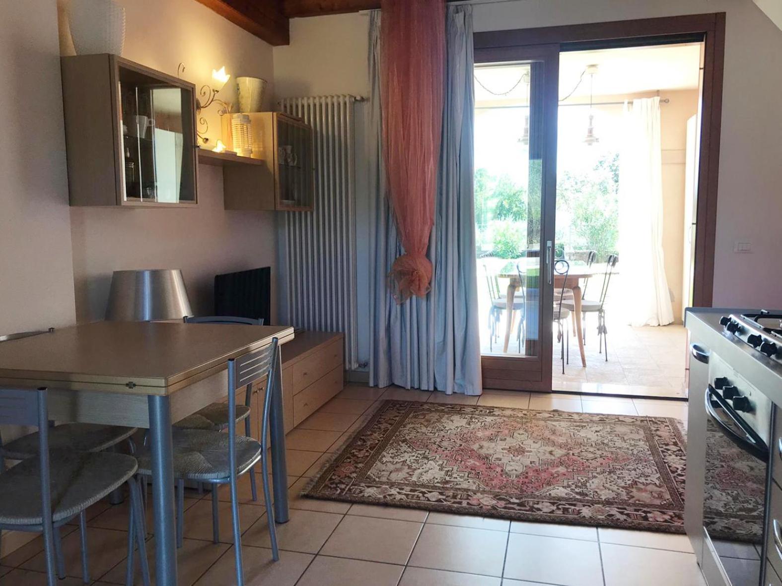 The Flowers - Apartments With Private Garden In Residence With Pool Манерба-дель-Гарда Экстерьер фото